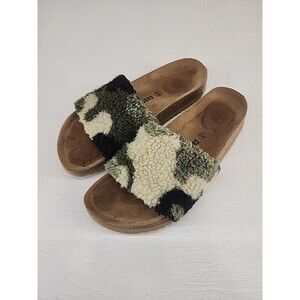 Cushionaire Lonie Sandals 8.5M | Camo Fuzzy Sherpa Slides Foot Bed
